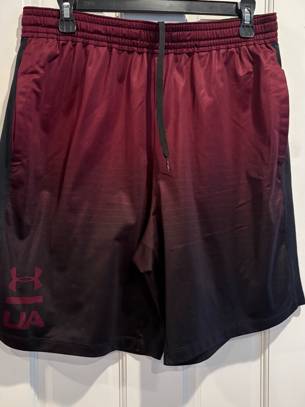 Men’s Under Armour Maroon to Black Gradient Performance Shorts. Size L